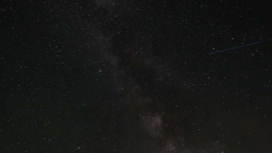 2025-08-25_21-39-48_RX104322